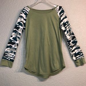 Camo print top, Size L